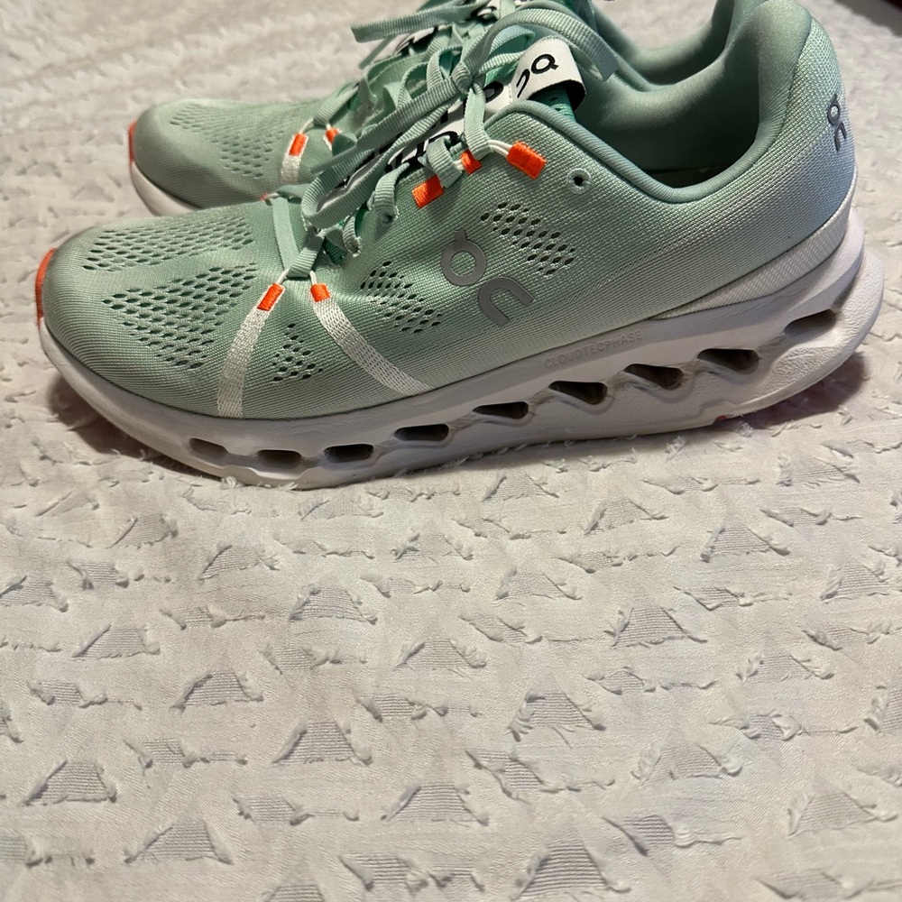 On Running Men's Mint and Orange Athletic Shoes cloudsurfer size 10.5 - Picture 2 of 9